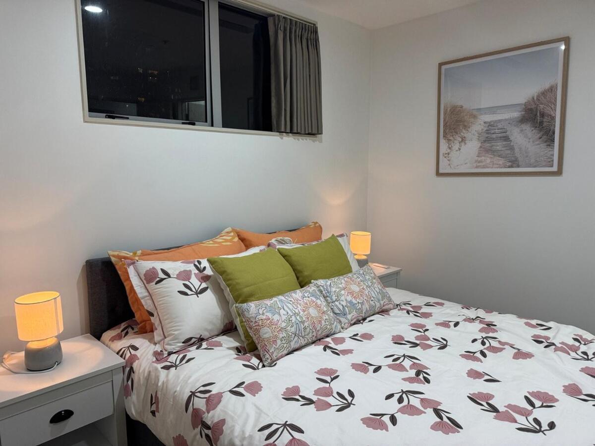 Penthouse Delight 3 Bd 2 Bth Free Carpark, Pool & Tennis Court *