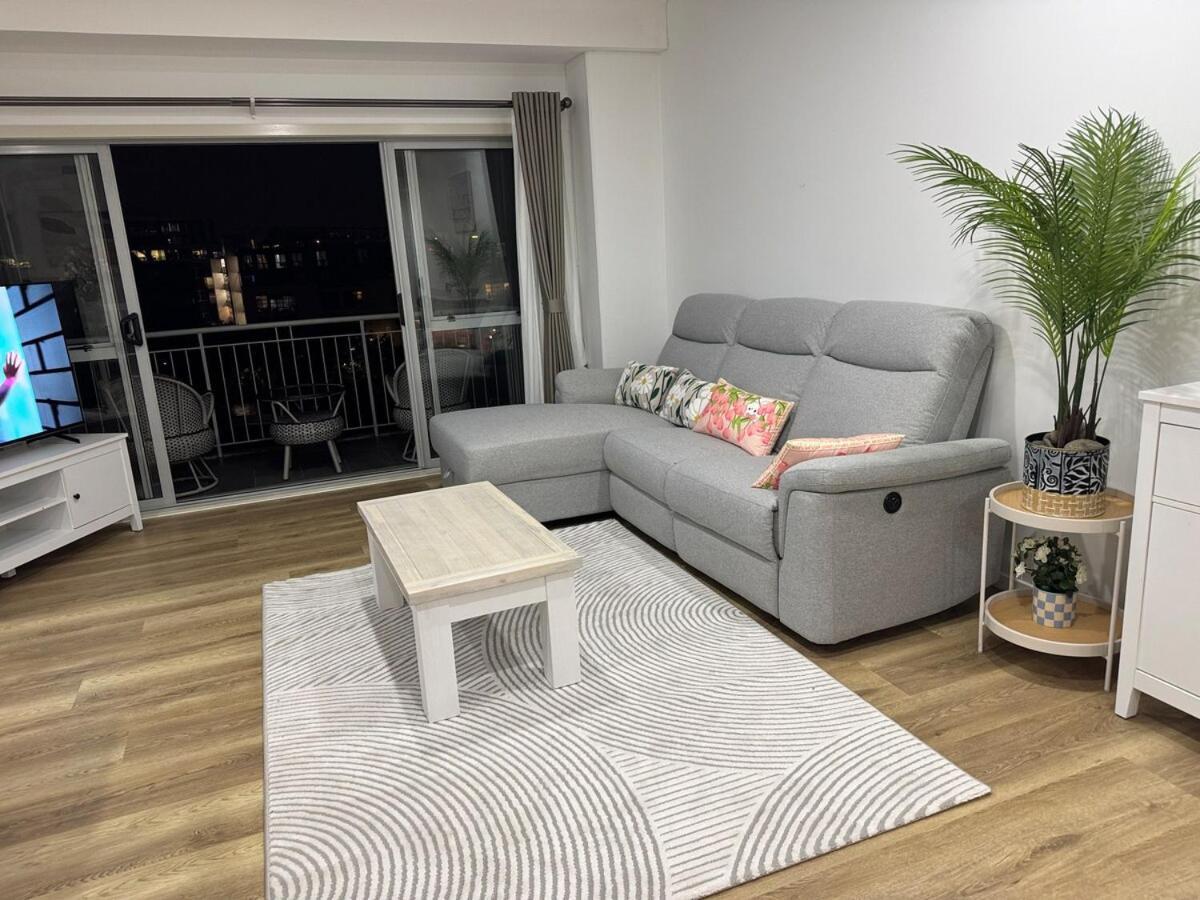 Apartment Penthouse Delight 3 Bd 2 Bth Free Carpark, Pool & Tennis Court *