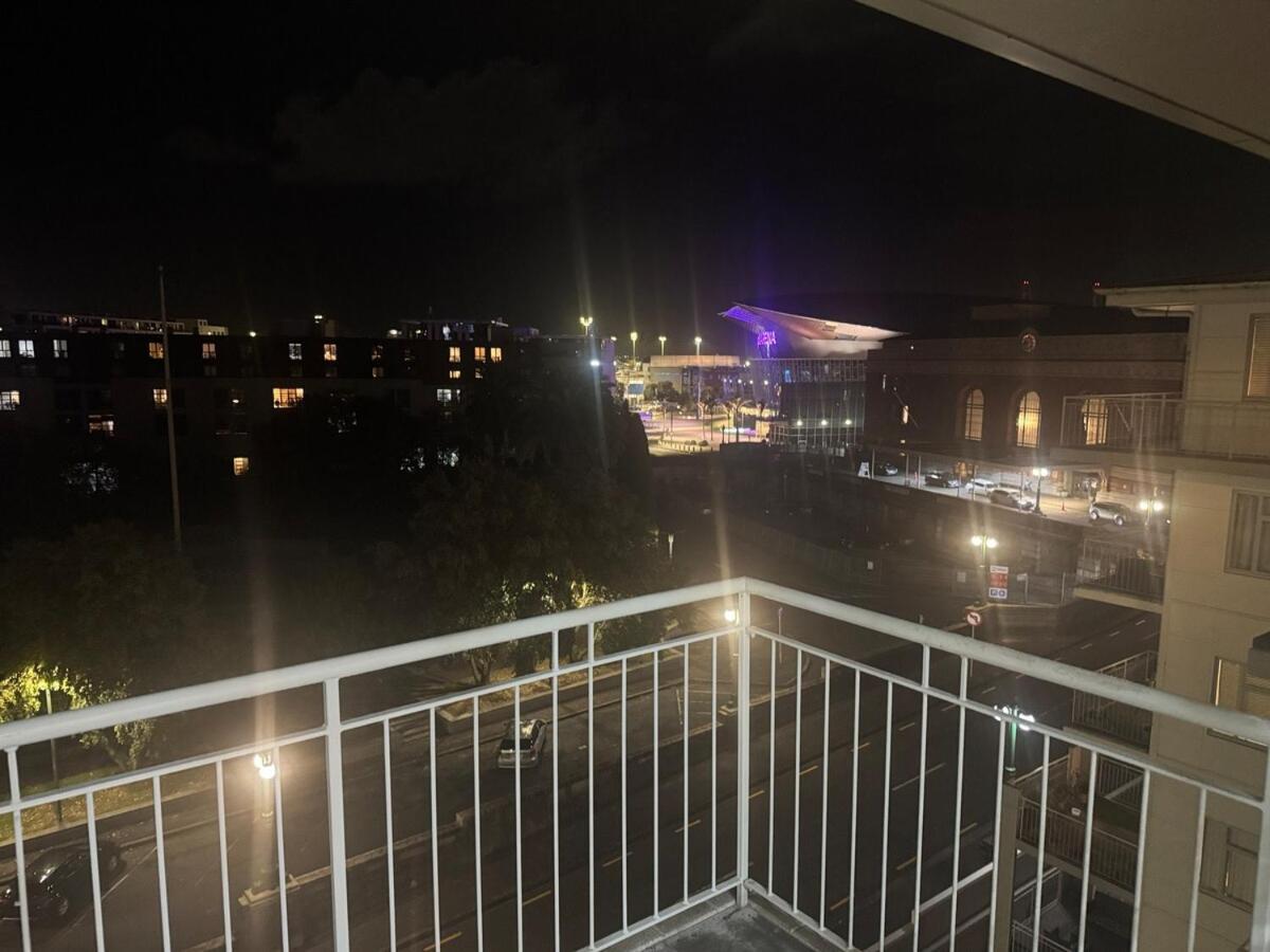 Penthouse Delight 3 Bd 2 Bth Free Carpark, Pool & Tennis Court *