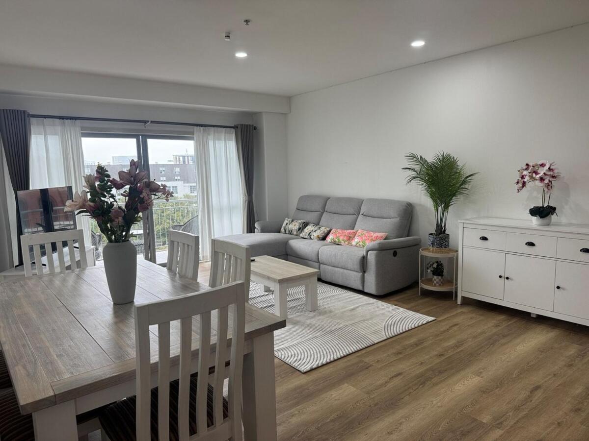 Penthouse Delight 3 Bd 2 Bth Free Carpark, Pool & Tennis Court * Auckland