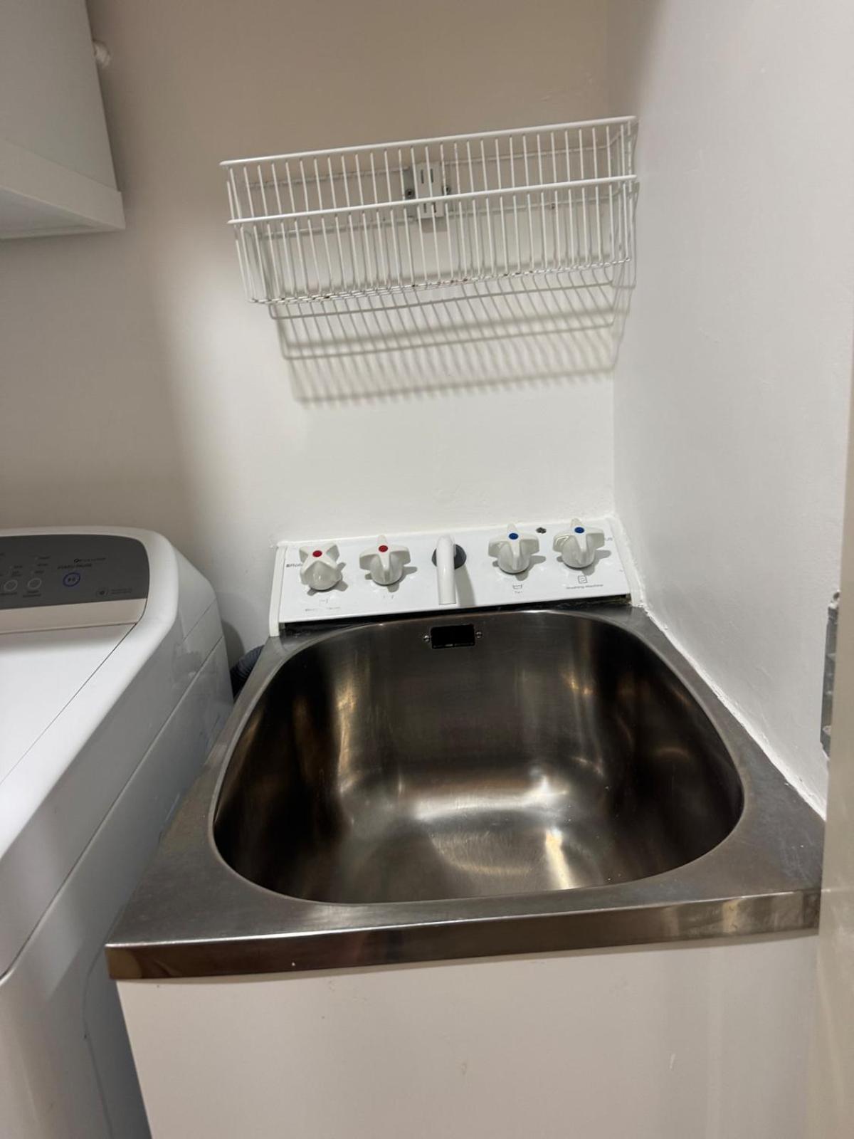 Penthouse Delight 3 Bd 2 Bth Free Carpark, Pool & Tennis Court Auckland
